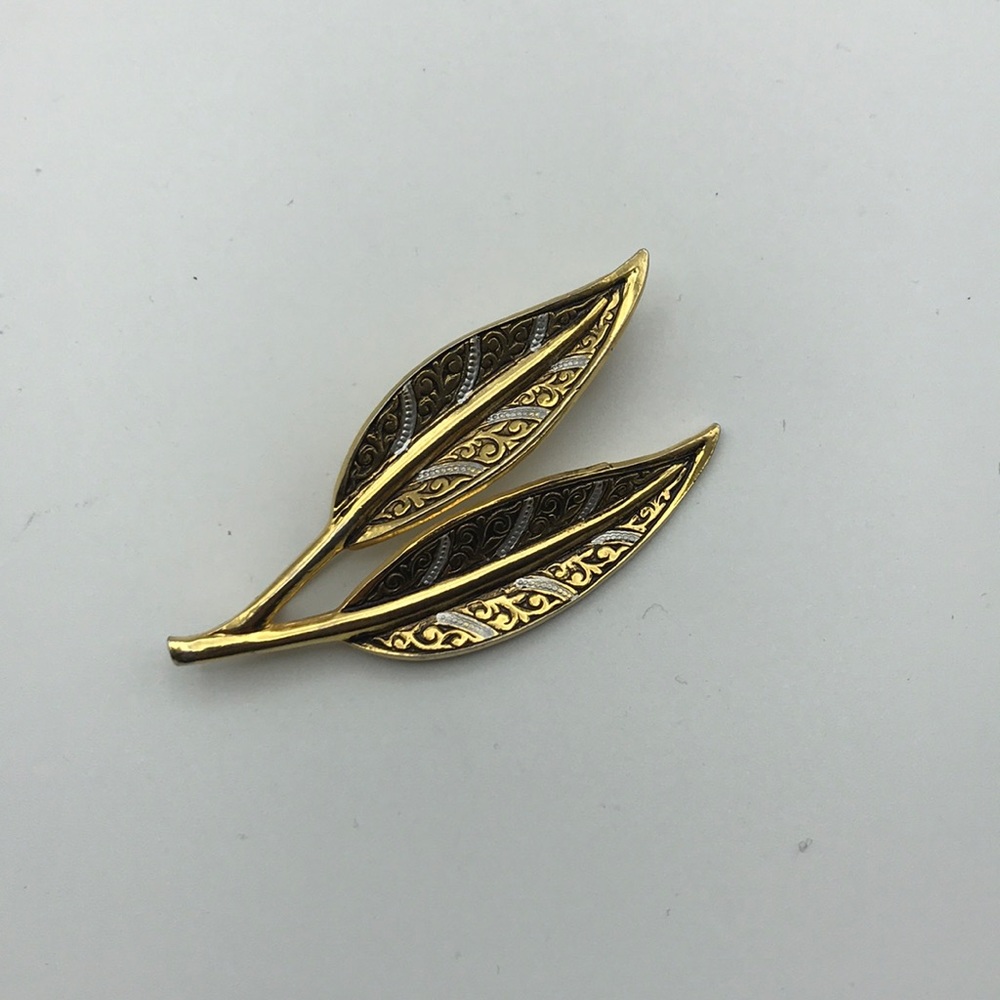 Vintage Spanish Leaf Black and Gold Brooch
